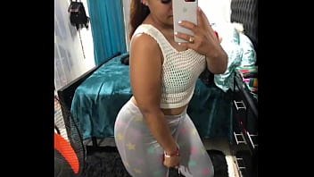 Leg marcando a calcinha