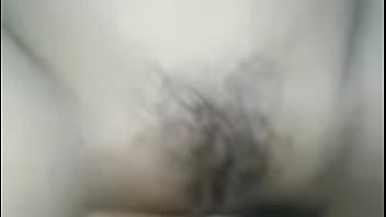 แหกหีเอาควยยัดหีให้จนแตกใน