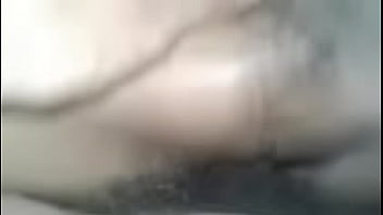 แหกหีเอาควยยัดหีให้จนแตกใน