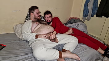 Osos Chupándose Las Pollas En Pijama Short Video thumbnail