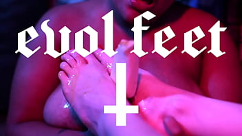 Cutie piie rubs popsicle on bia's feet