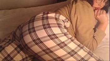 Dummy thicc donkey ponkey cums on cam