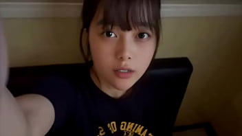 覚えたてのオナニーを、一人カラオケの個室オナニーする女子大生。