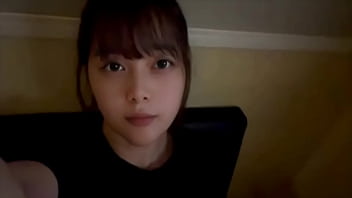 覚えたてのオナニーを、一人カラオケの個室オナニーする女子大生。