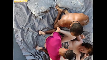 Convidei amigos pra fazer aquela puta orgia assista completo no red