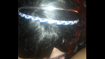 Chupándola con mucha saliva así resbala bien