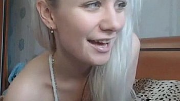 Amateur webcam babe fucking pussy with a dildo porn