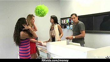 Amateur lets the pussy talk 27