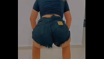 Gostosa dancando