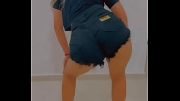 Gostosa dancando