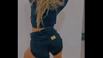 Gostosa dancando