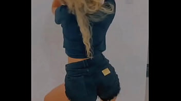 Gostosa dancando