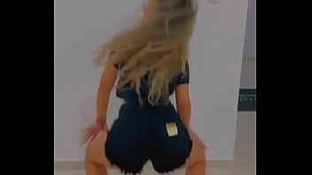 Gostosa dancando