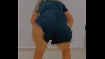 Gostosa dancando