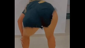 Gostosa dancando