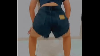 Gostosa dancando
