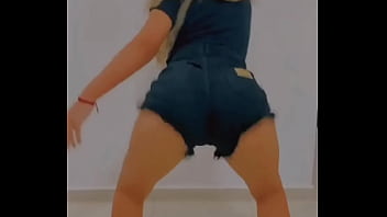 Gostosa dancando