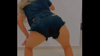 Gostosa dancando