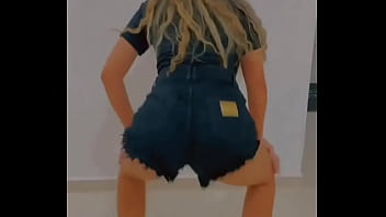 Gostosa dancando