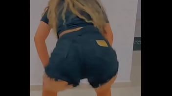 Gostosa dancando
