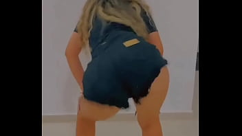 Gostosa dancando