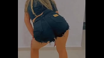 Gostosa dancando