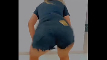 Gostosa dancando