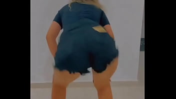 Gostosa dancando