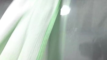 Ela ficou excitada com seu treinador e foi pra casa brincar com sua maquina de sexo