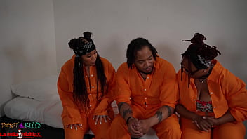 Two slutty inmates use bbc to get bred
