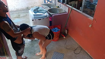 A patroa saiu e a empregada não resistiu meu pau ereto