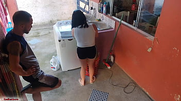 A patroa saiu e a empregada não resistiu meu pau ereto