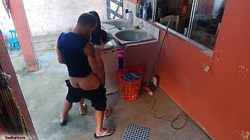 A patroa saiu e a empregada não resistiu meu pau ereto