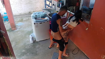 A patroa saiu e a empregada não resistiu meu pau ereto