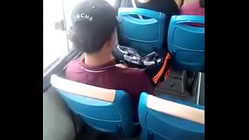 Enseñando Verga En Bus thumbnail