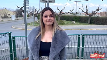 Alice coquine en chaleur suce comme une reine