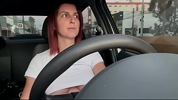 Nua Na Parada De Caminhões thumbnail