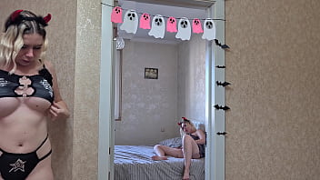 Caught twin sisters playing – two girls masturbate together until cum