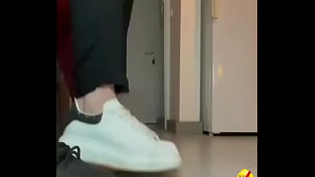 Fudendo Gostoso Essa Vadia Pelada Da Um Chute Na Costela Dela thumbnail