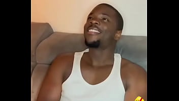 Fudendo gostoso essa vadia pelada da um chute na costela dela