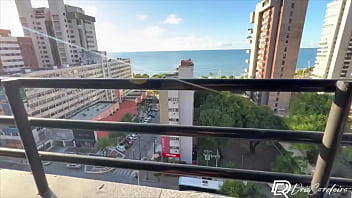Safada da minha vizinha veio foder na varanda de casa