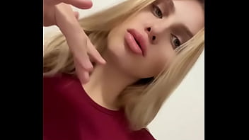 Disponible pour toute demande de média privée cam vidéo personnalisée