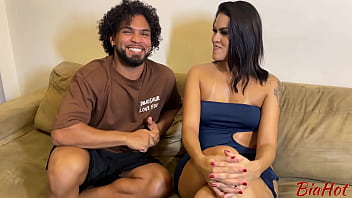 Entrevistando ator porno bem dotado e vendo porque sua piroca é a melhor