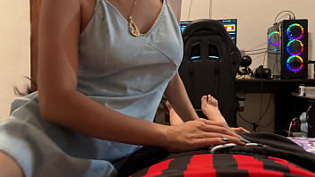 Hermanastro travieso aprovecha que estamos solos en casa y me folla