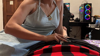 Hermanastro travieso aprovecha que estamos solos en casa y me folla