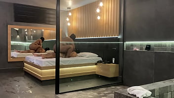 Morena sentou gostoso na minha rola