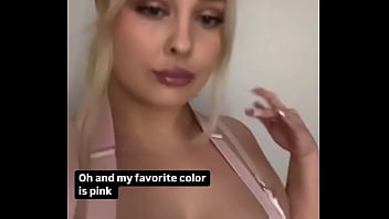 Something about wearing baby pink when i’m tan always hits