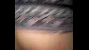 Moviendo el culo como la perra que es