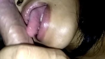 การเรียนรู้ของสาวน้อยที่อยากลองอมควยจนน้ำแตก