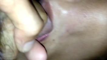 การเรียนรู้ของสาวน้อยที่อยากลองอมควยจนน้ำแตก